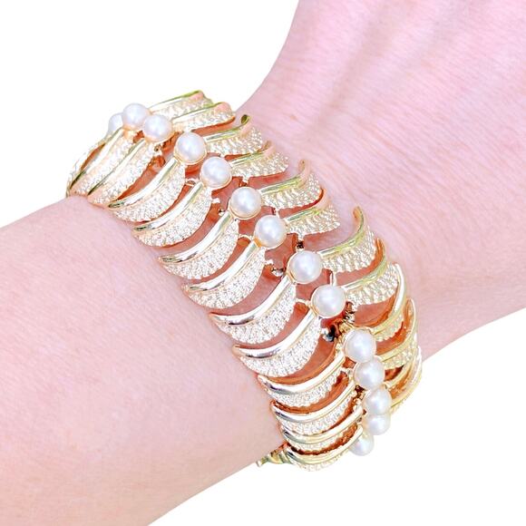 VTG Signed Kramer Mid Century Bracelet Gold Tone Faux Pearl Link Old Hollywood - Picture 3 of 16